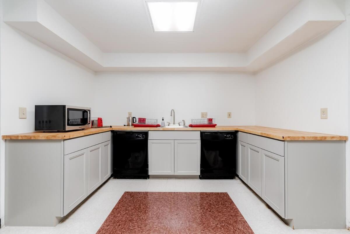 Cozysuites Cwe Stylish Queen With Microwave&Fridge Tower Grove Exterior photo