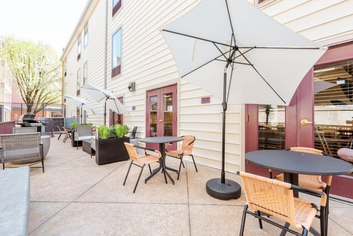 Cozysuites Cwe Stylish Queen With Microwave&Fridge Tower Grove Exterior photo