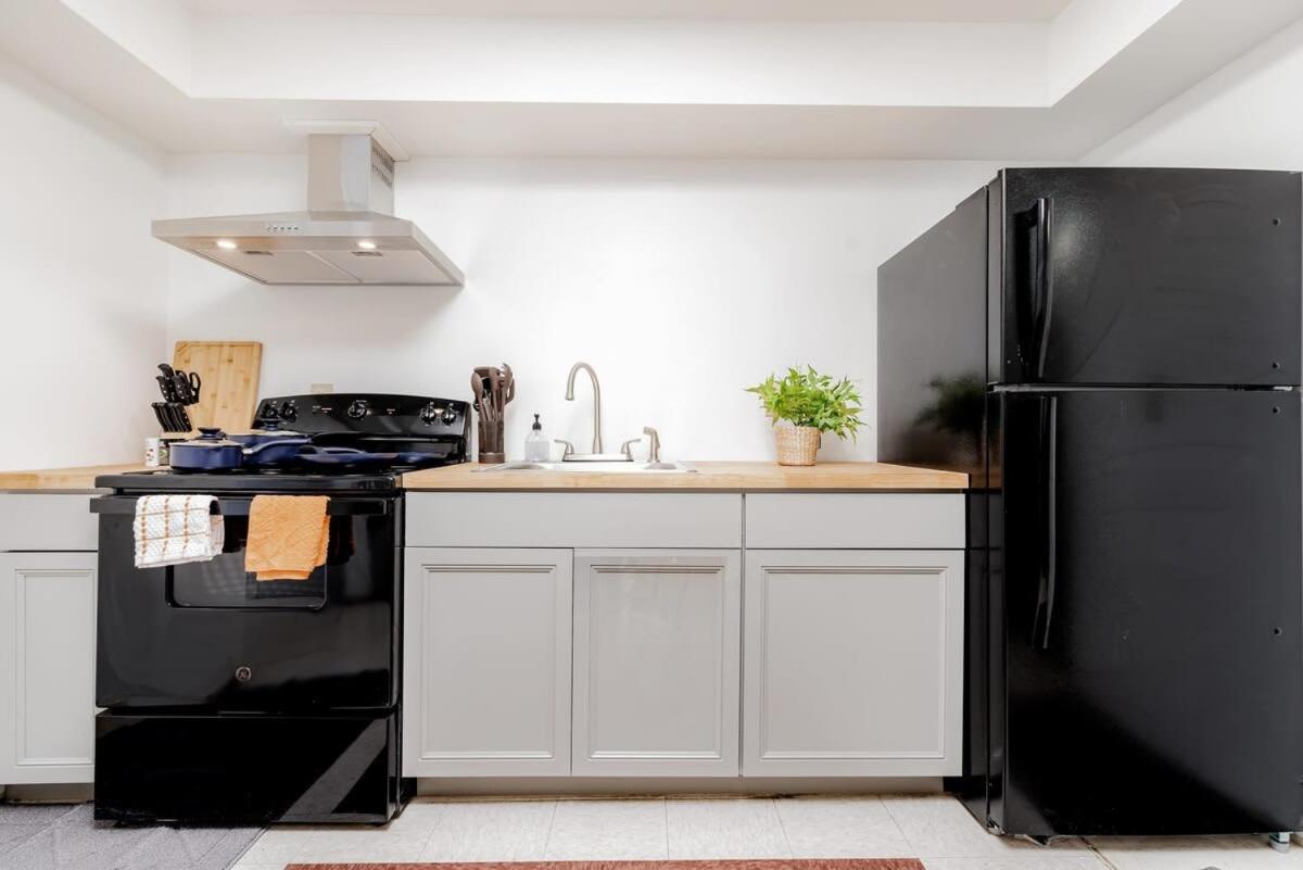 Cozysuites Cwe Stylish Queen With Microwave&Fridge Tower Grove Exterior photo